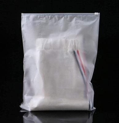 Matte Pe Plastic Frosted Ziplock Packaging Bag Dustproof Luggage Use